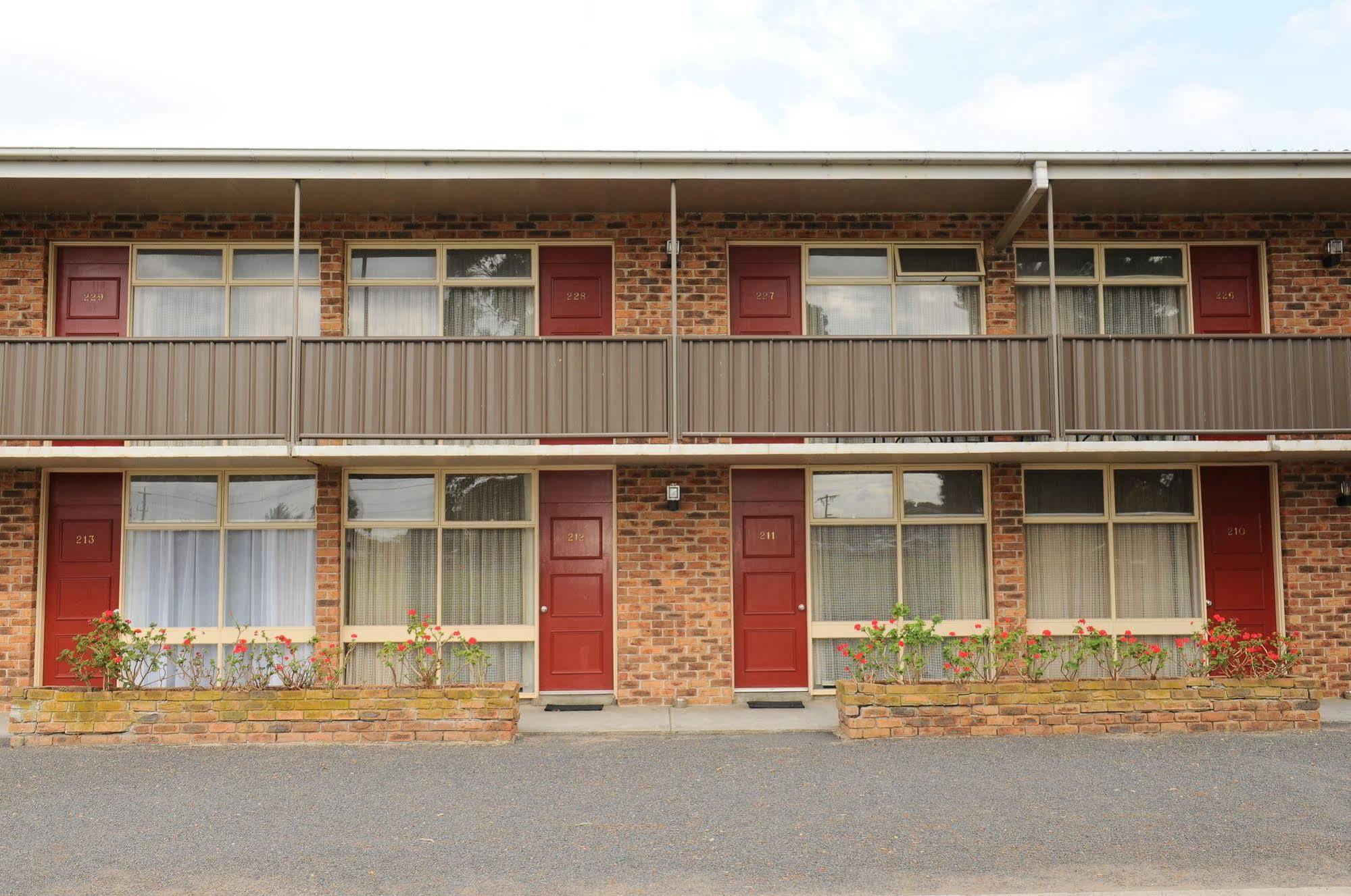 Peninsula Motor Inn Tyabb Exterior photo